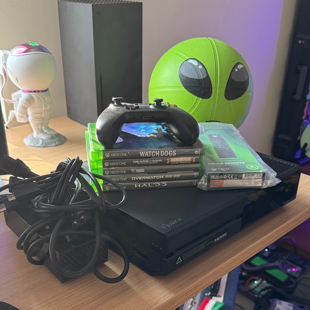 XBOX One - Black Console Bundle - Includes 7 Games, 1 Controller, 1 NIB Remote